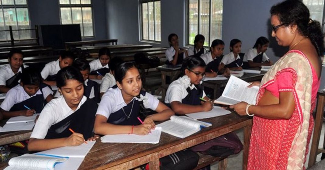 The state government has increased the salaries of teachers of Shishu Shiksha Kendras and Madhyamik Shiksha Kendras at an annual rate of three per cent